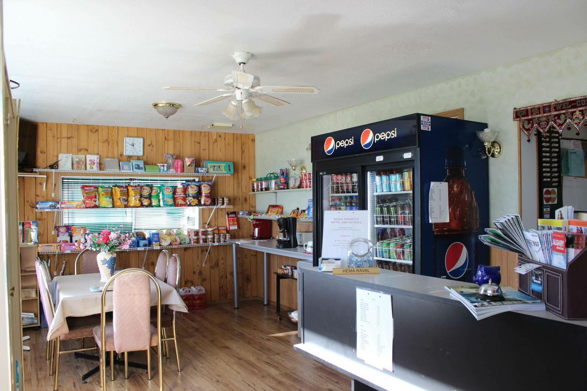 Raval Paradise Motel And Rv Park Youngstown Exterior foto